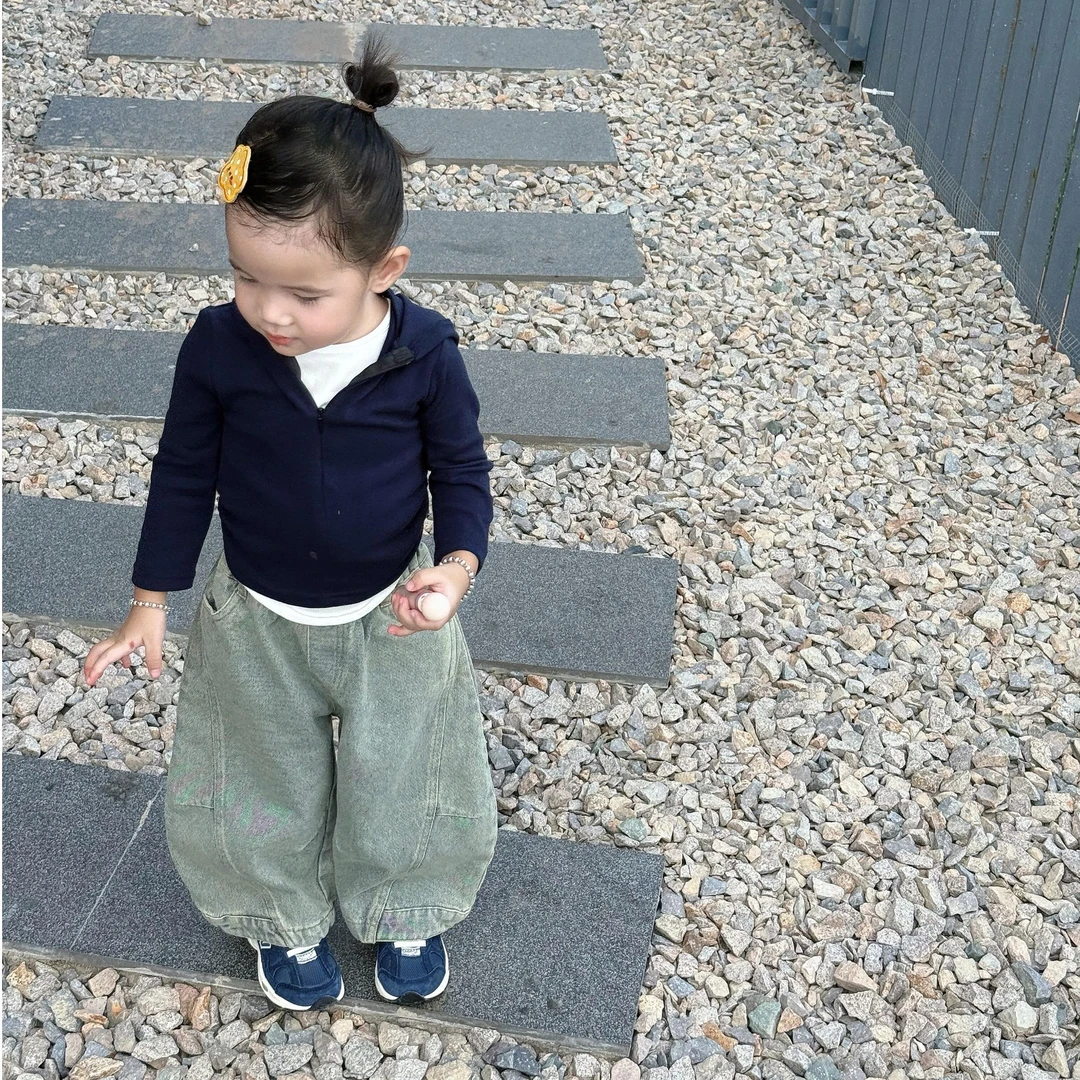 小思家2025秋季新款女童韩版休闲假两件连帽卫衣阔腿牛仔裤套装