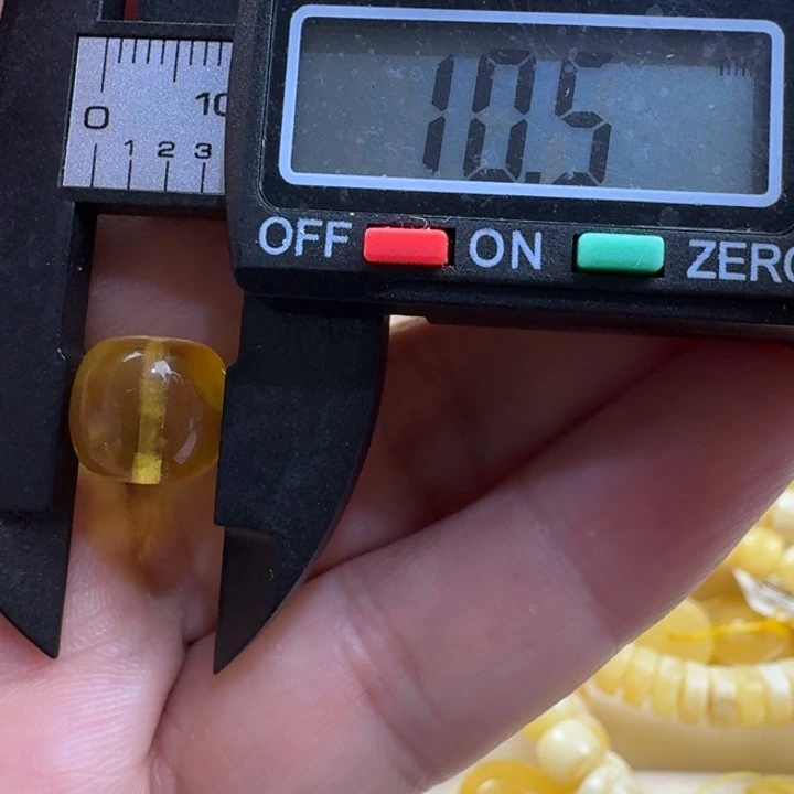 未镶嵌琥珀裸石40