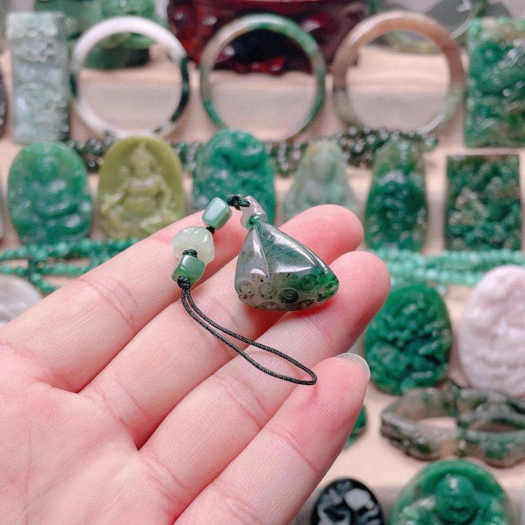 独山玉未镶嵌颈饰