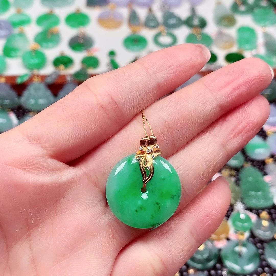 翡翠18K金镶嵌颈饰