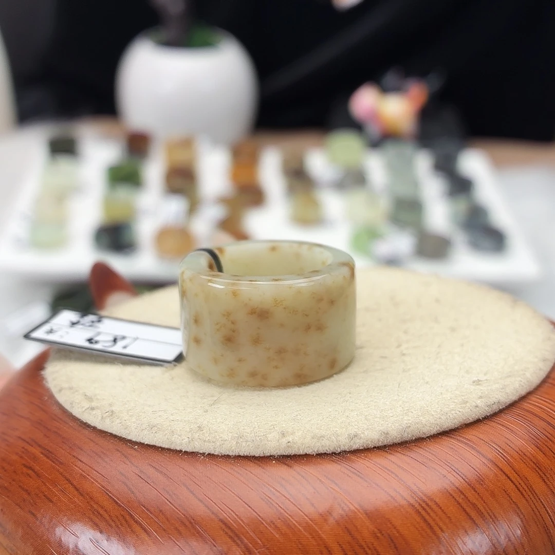 未镶嵌戒指和田玉c62飘糖圆切17.3不退换