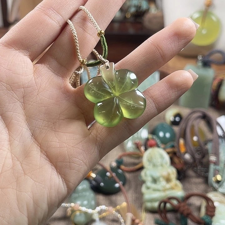 蛇纹石玉未镶嵌颈饰