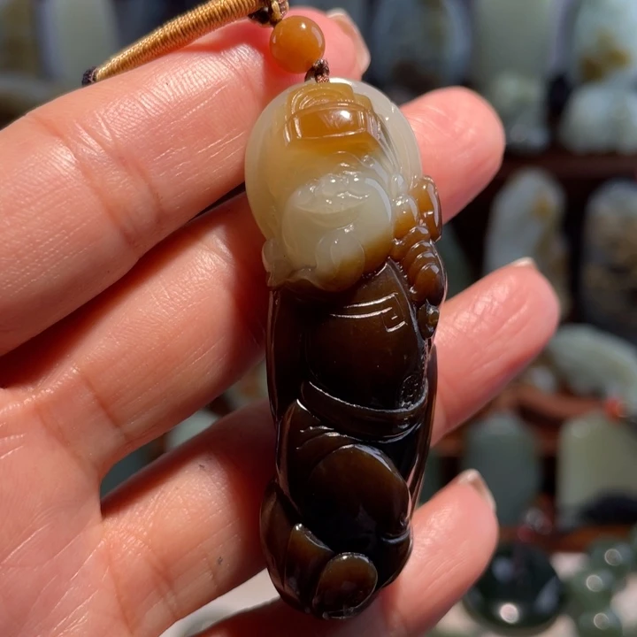 和田玉颈饰未镶嵌睡***?吊坠