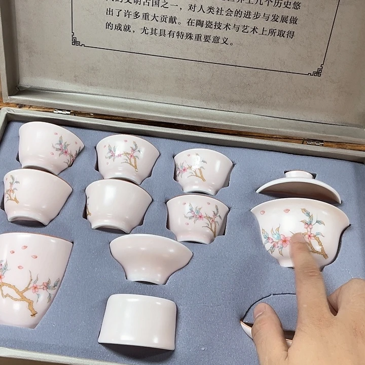 孤品茶具套装等。