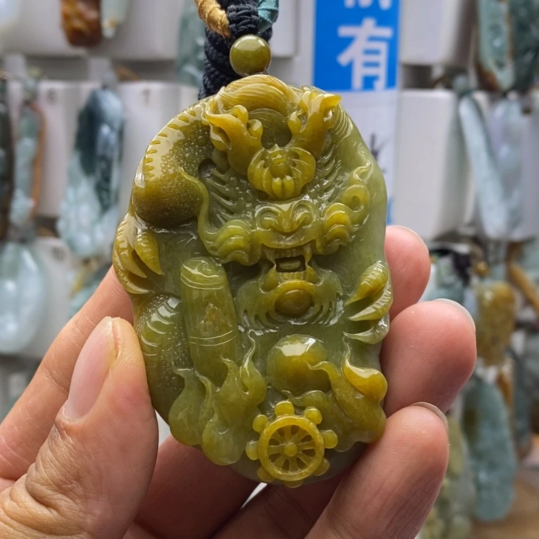 翡翠颈饰未镶嵌龙