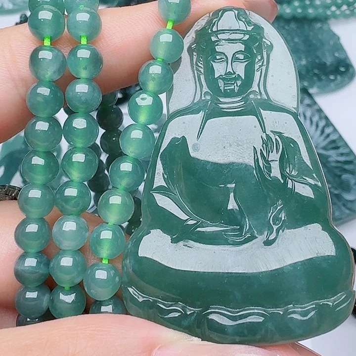 翡翠未镶嵌颈饰多样性发其一