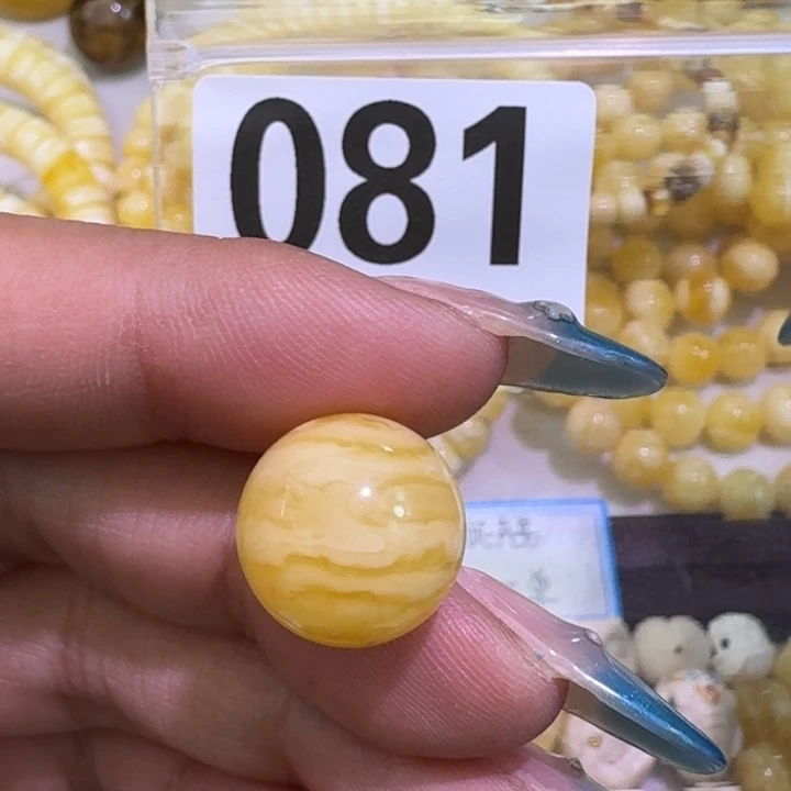 泽***崽裸石琥珀未镶嵌14.4微瑕