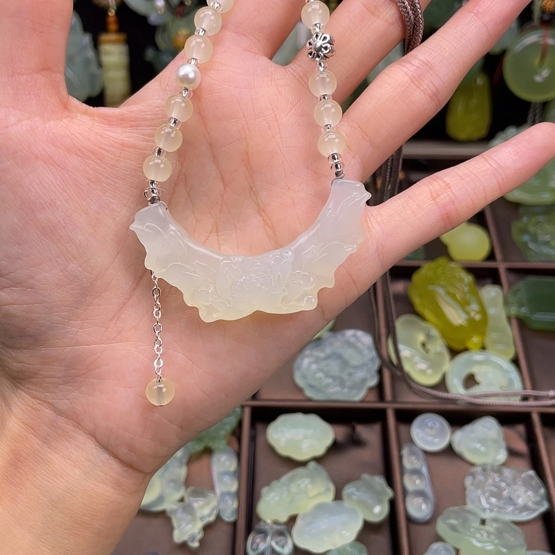 蛇纹石玉未镶嵌颈饰