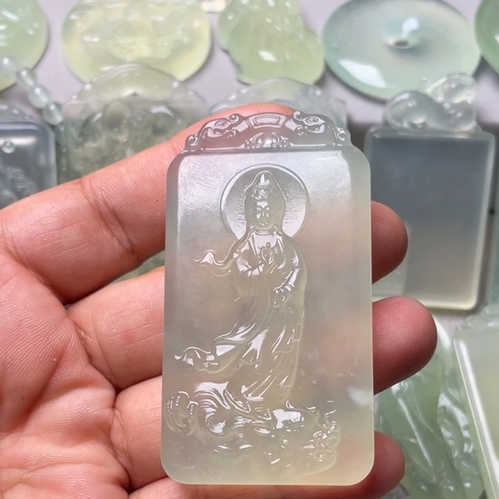 成***岫玉未镶嵌吊坠(赠链)