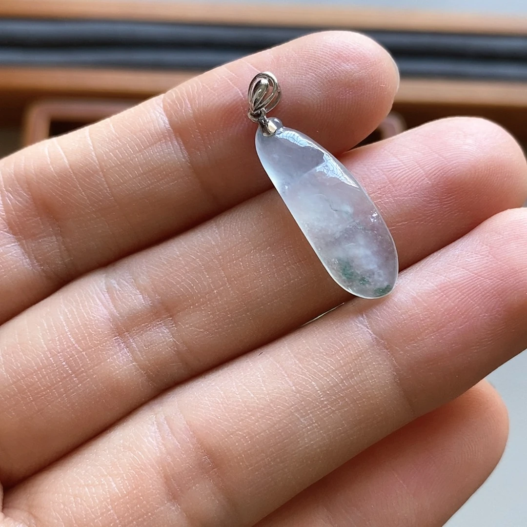 翡翠18K金镶嵌颈饰吊坠