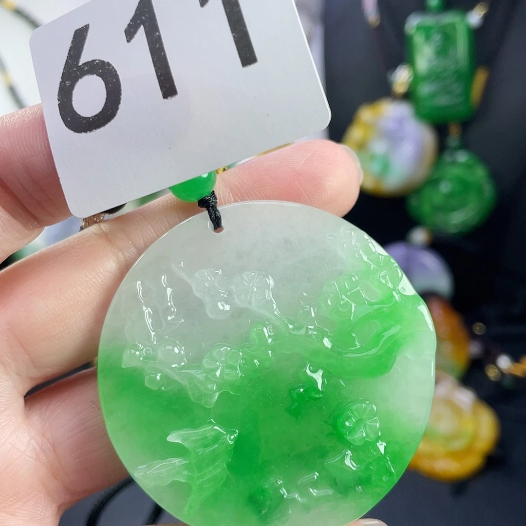 翡翠未镶嵌吊坠(赠链)