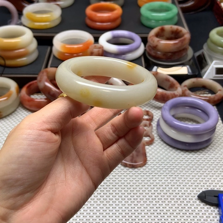 石英质玉未镶嵌手镯