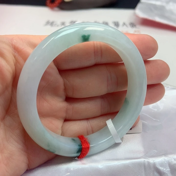 翡翠手镯未镶嵌54圈