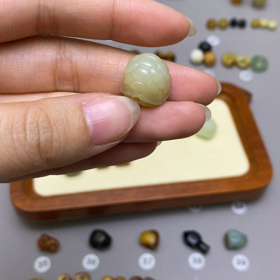 玩***聚蛇纹石玉未镶嵌配饰