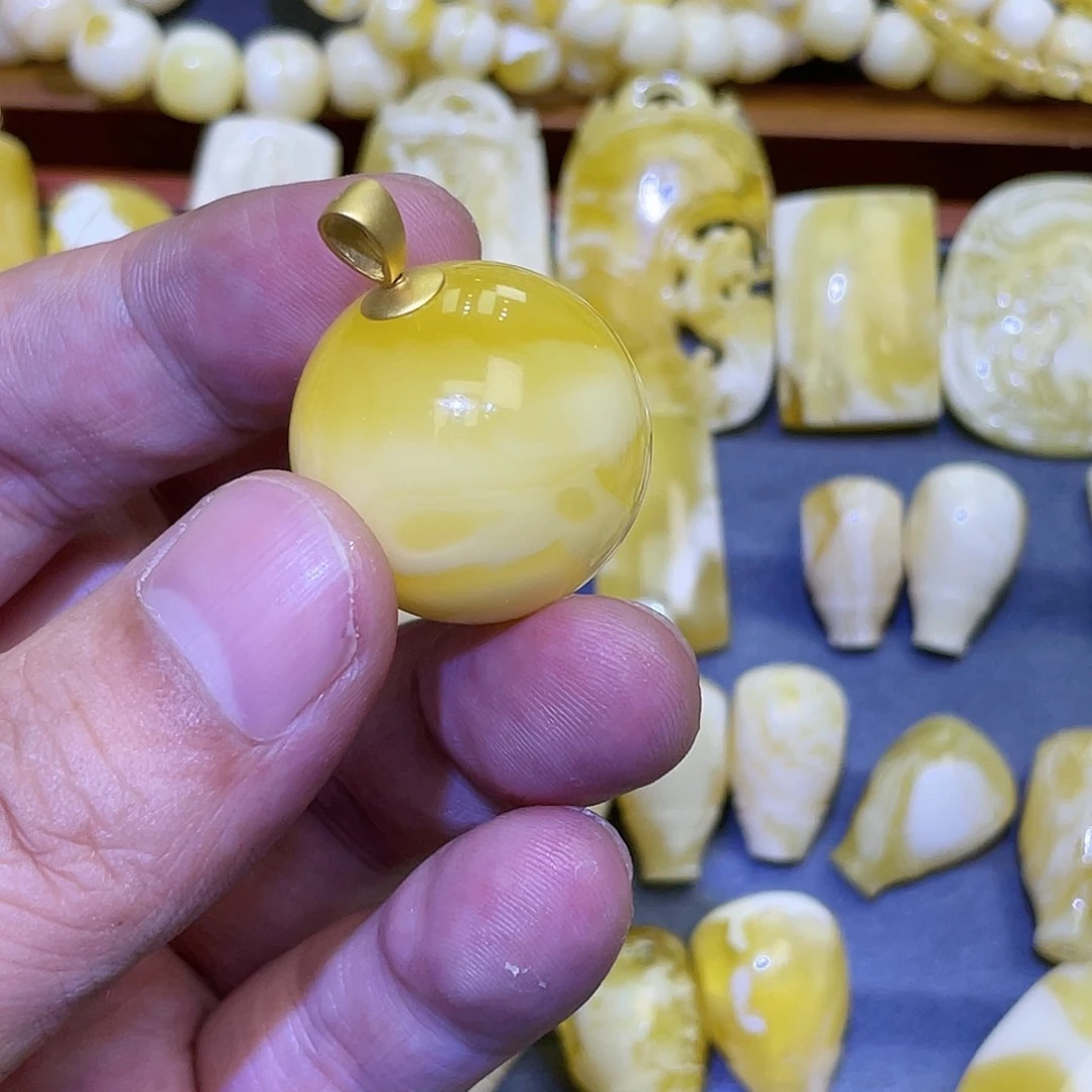 蜜蜡吊坠(不含链)18K金镶嵌24.3mm焦皮润瓷白锁骨吊坠