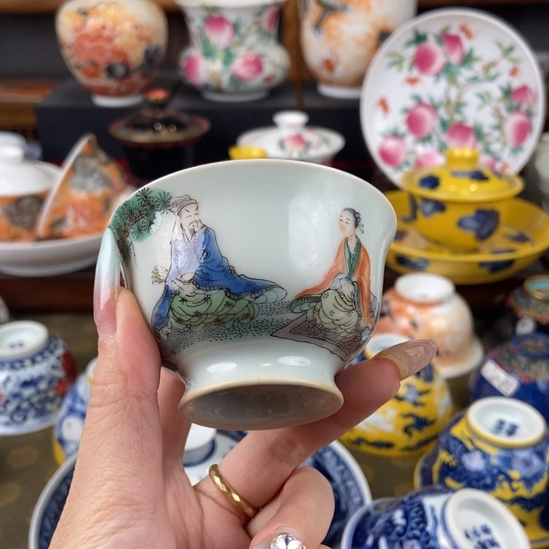 小**学陶瓷艺术家的作品是陶瓷的