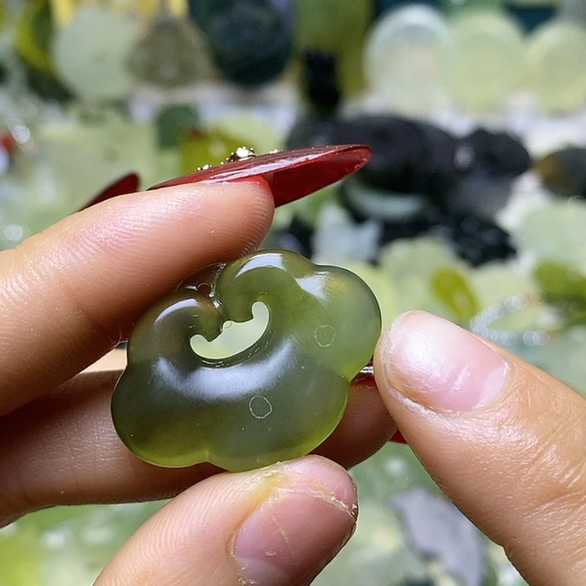 【闪购商品】蛇纹石玉颈饰未镶嵌玉****