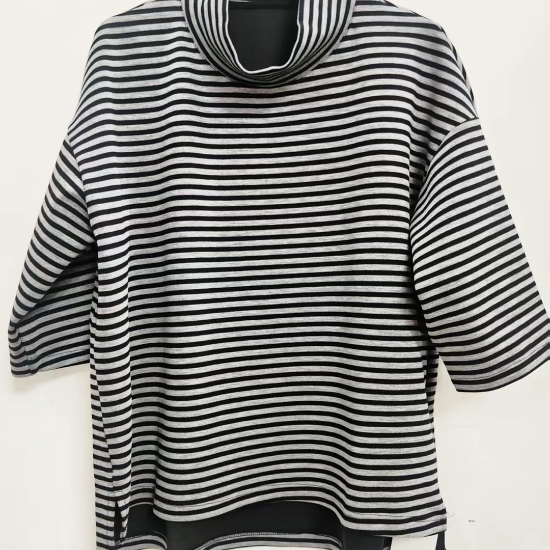 2025新款半高领前短后长条纹上衣