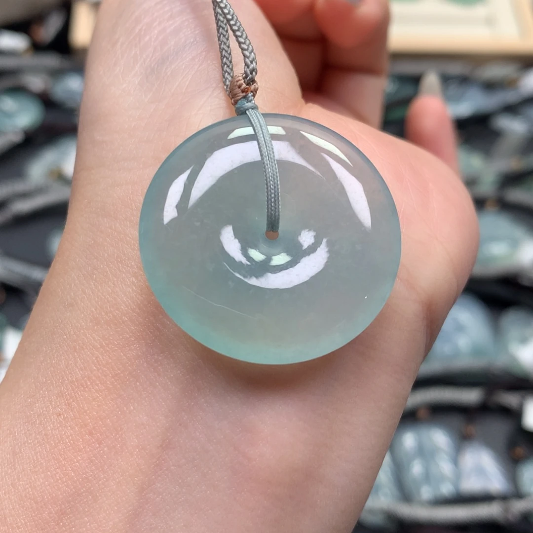 翡翠颈饰未镶嵌扣子