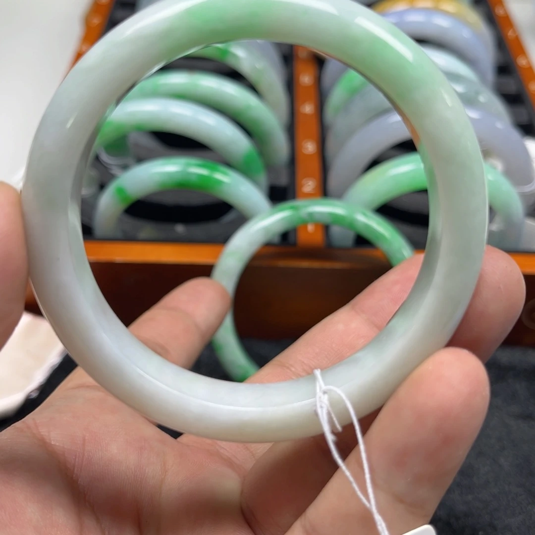 翡翠手镯（圆镯）未镶嵌