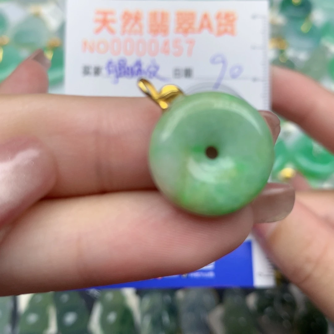 翡翠18K金镶嵌颈饰扣