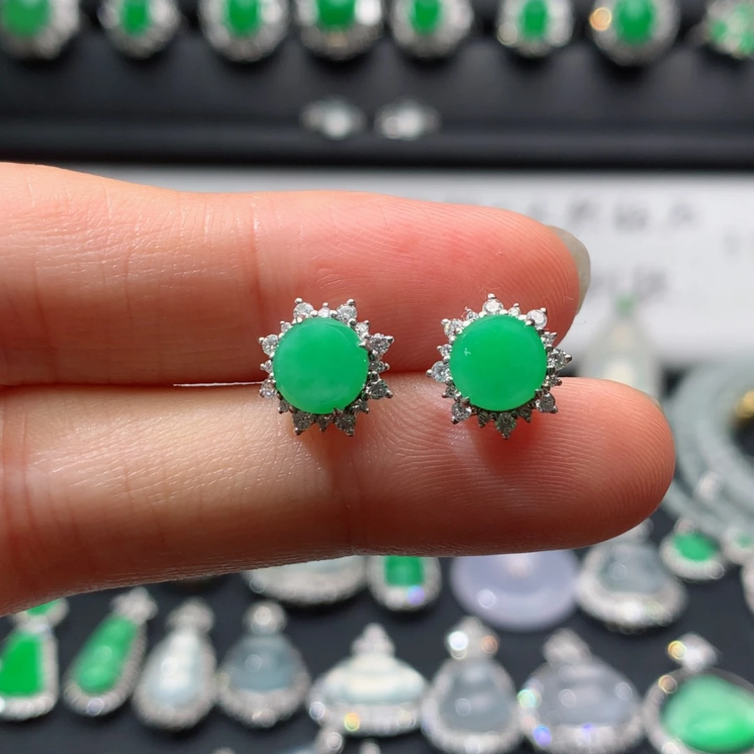 18K金镶嵌翡翠耳饰