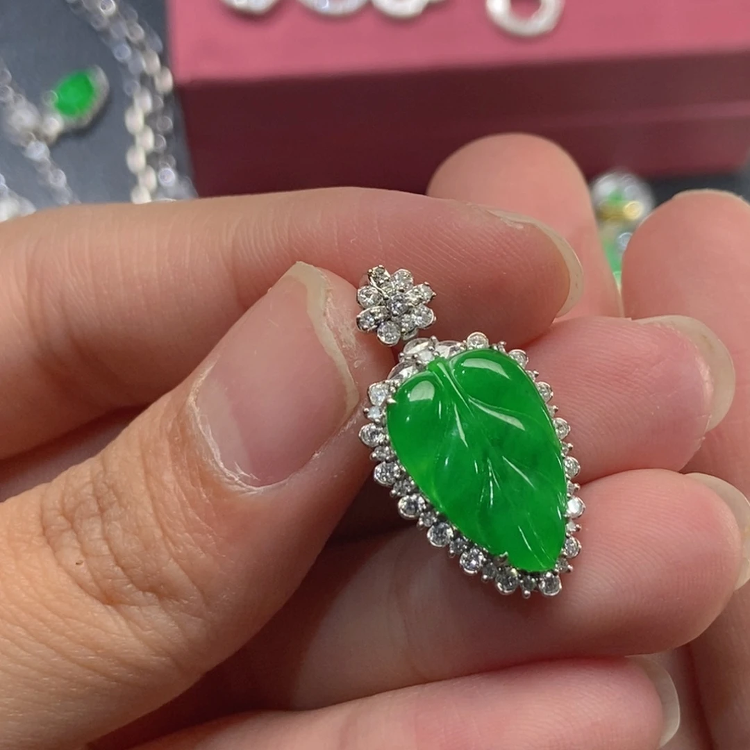 翡翠18K金镶嵌颈饰天然缅甸A货翡翠