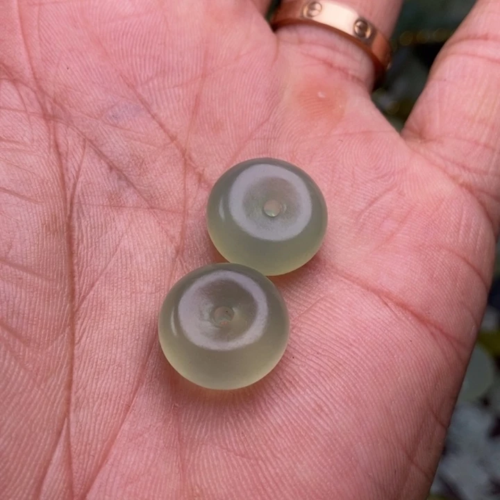 蛇纹石玉颈饰合金72