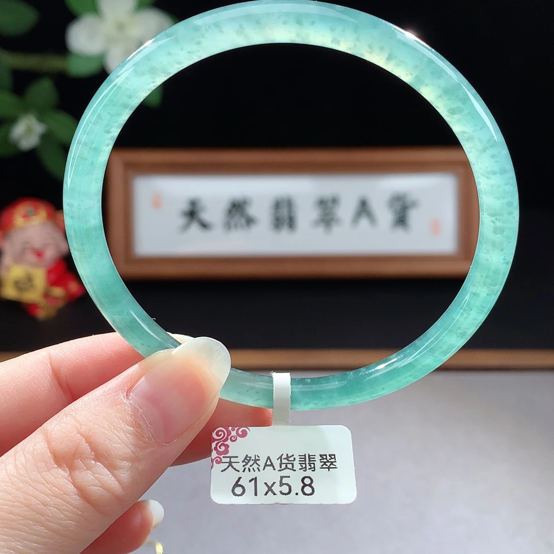 未镶嵌手镯（圆镯）翡翠