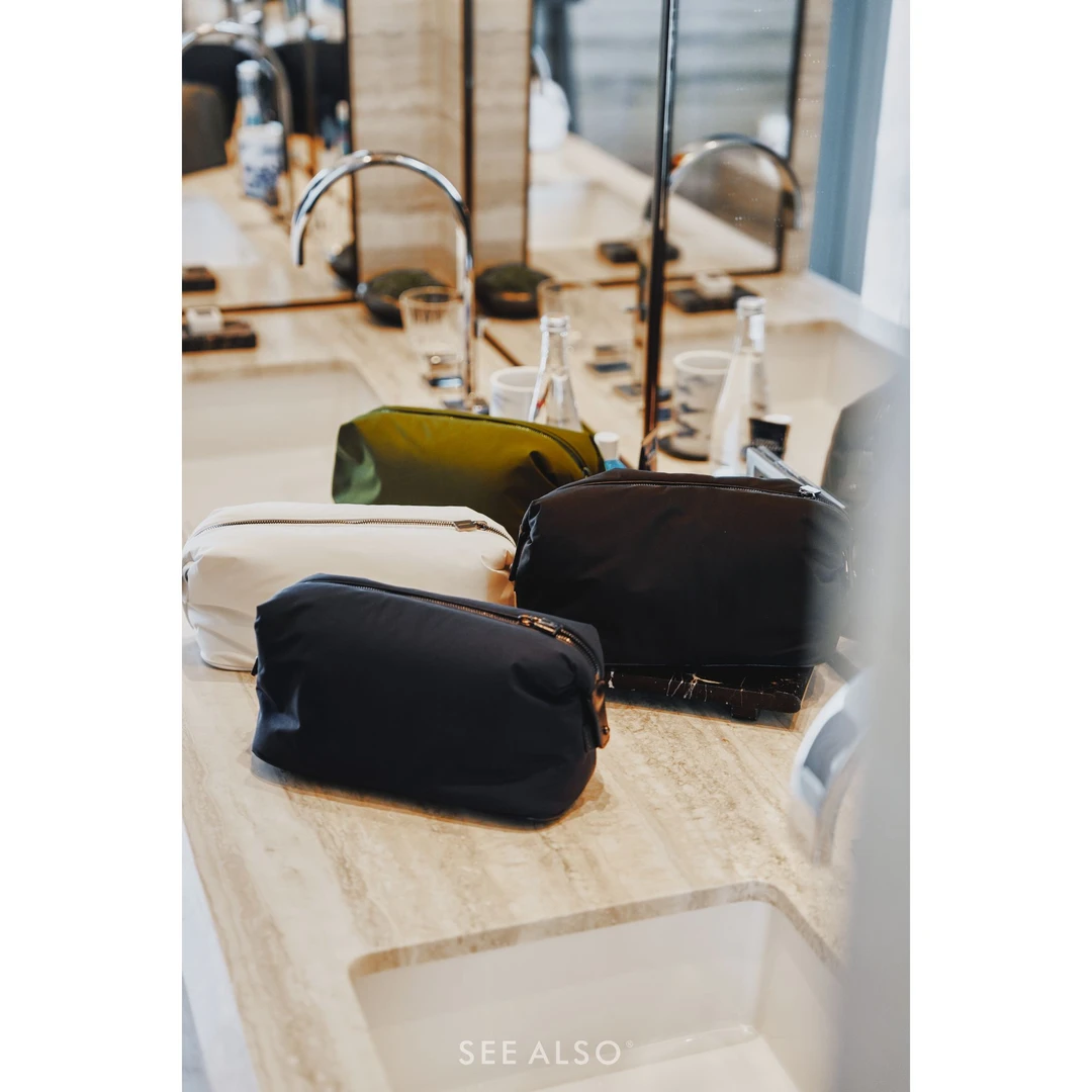 SEE ALSO『国王礼物』牛皮三防出差旅行便携收纳运动运动户外包