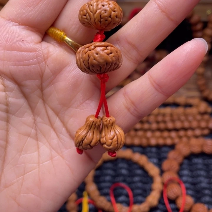 木质类龙纹桃枭挂件