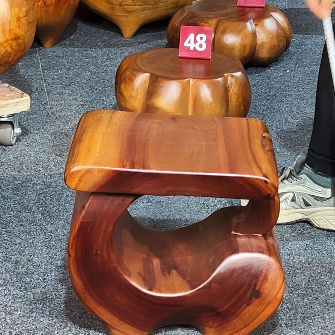21 号香樟木尺寸：39-28-34cm