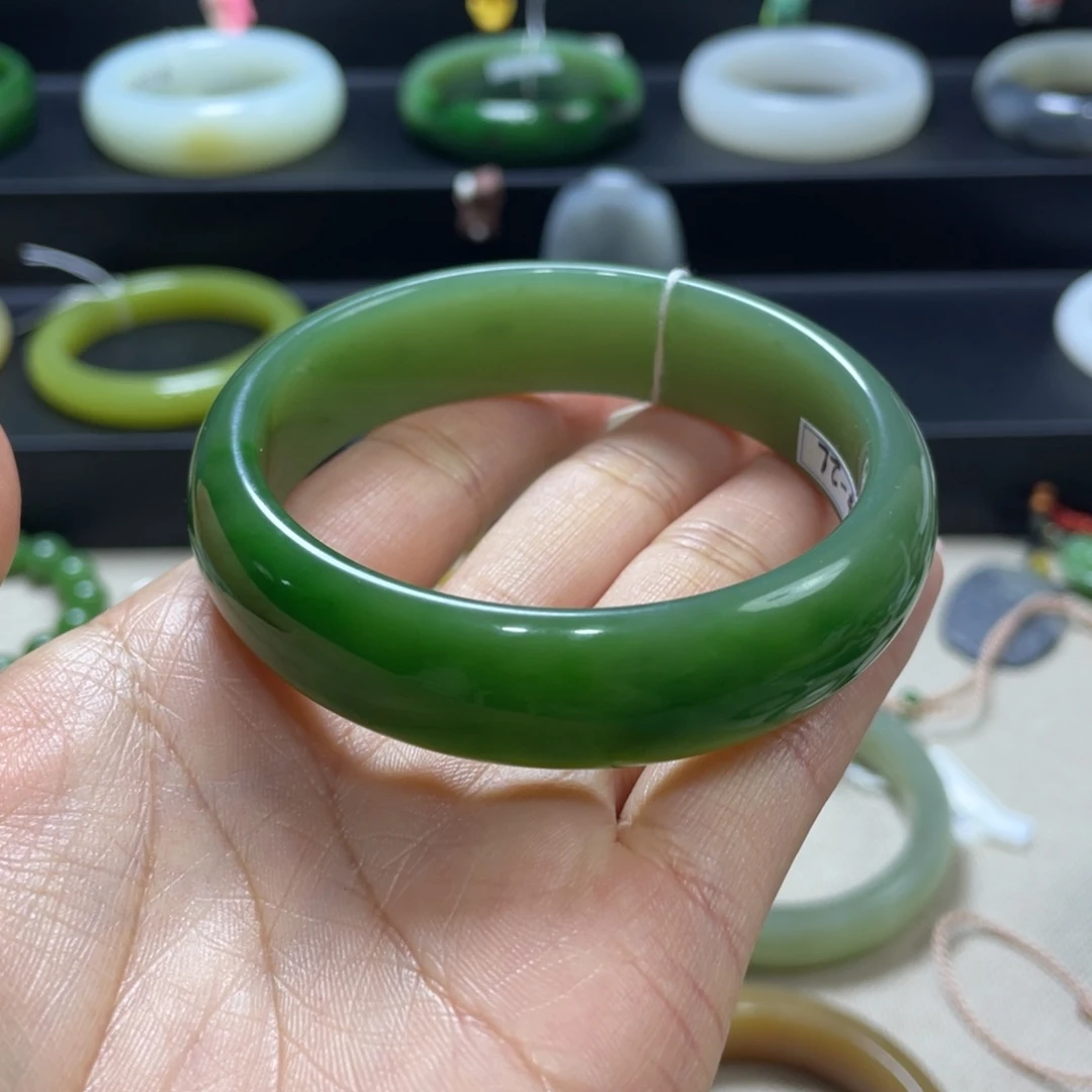 和田玉（碧玉）未镶嵌手镯【推荐款】俄碧白加绿