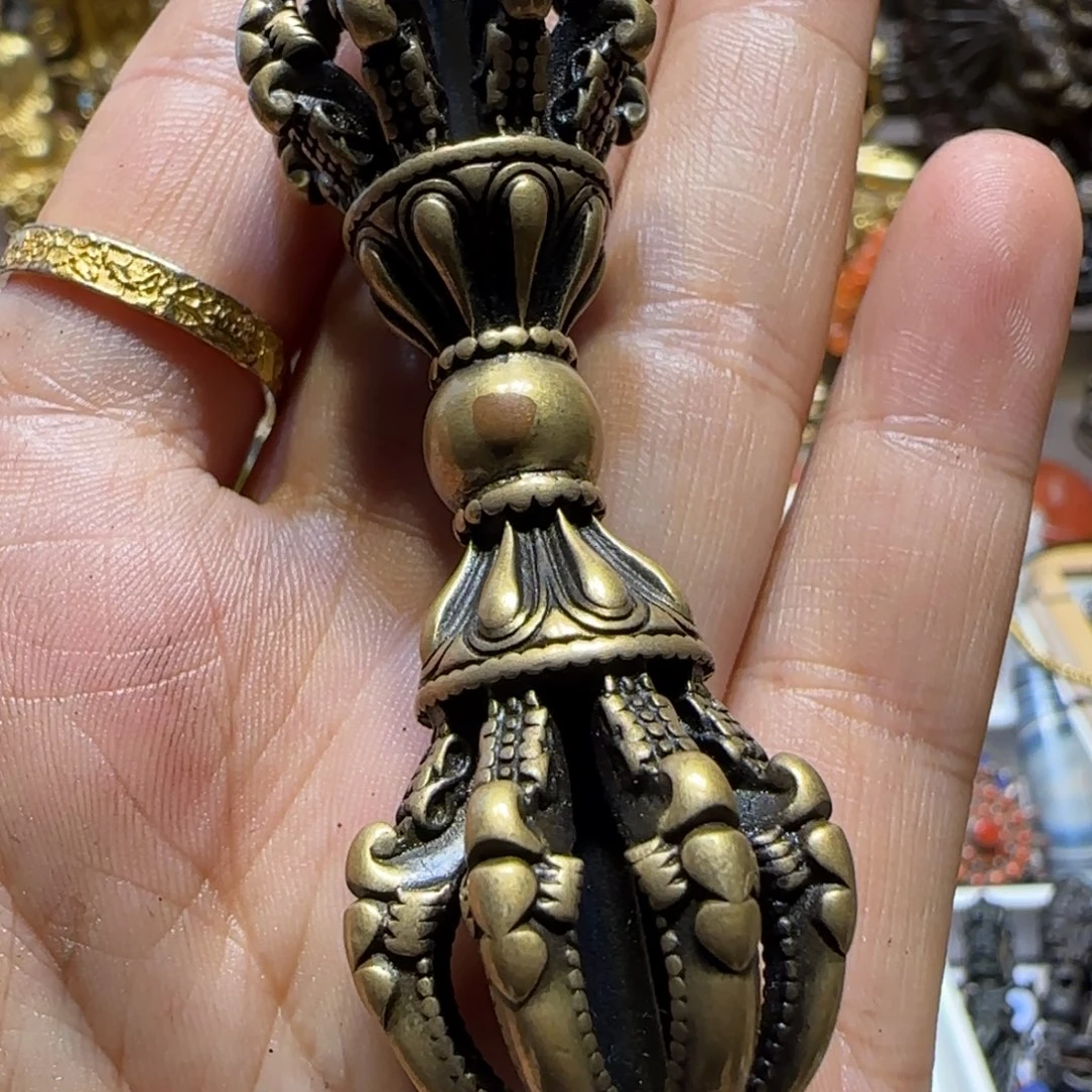 吊坠…………………………………………