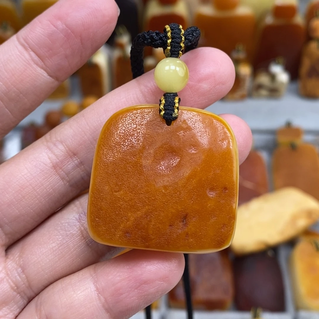 蜜蜡未镶嵌珠宝奇石