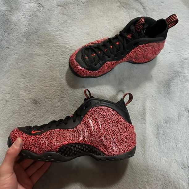 41码 Nike 熔岩喷 95新 鞋底磨损小 鞋面新 气垫好 中古篮球鞋