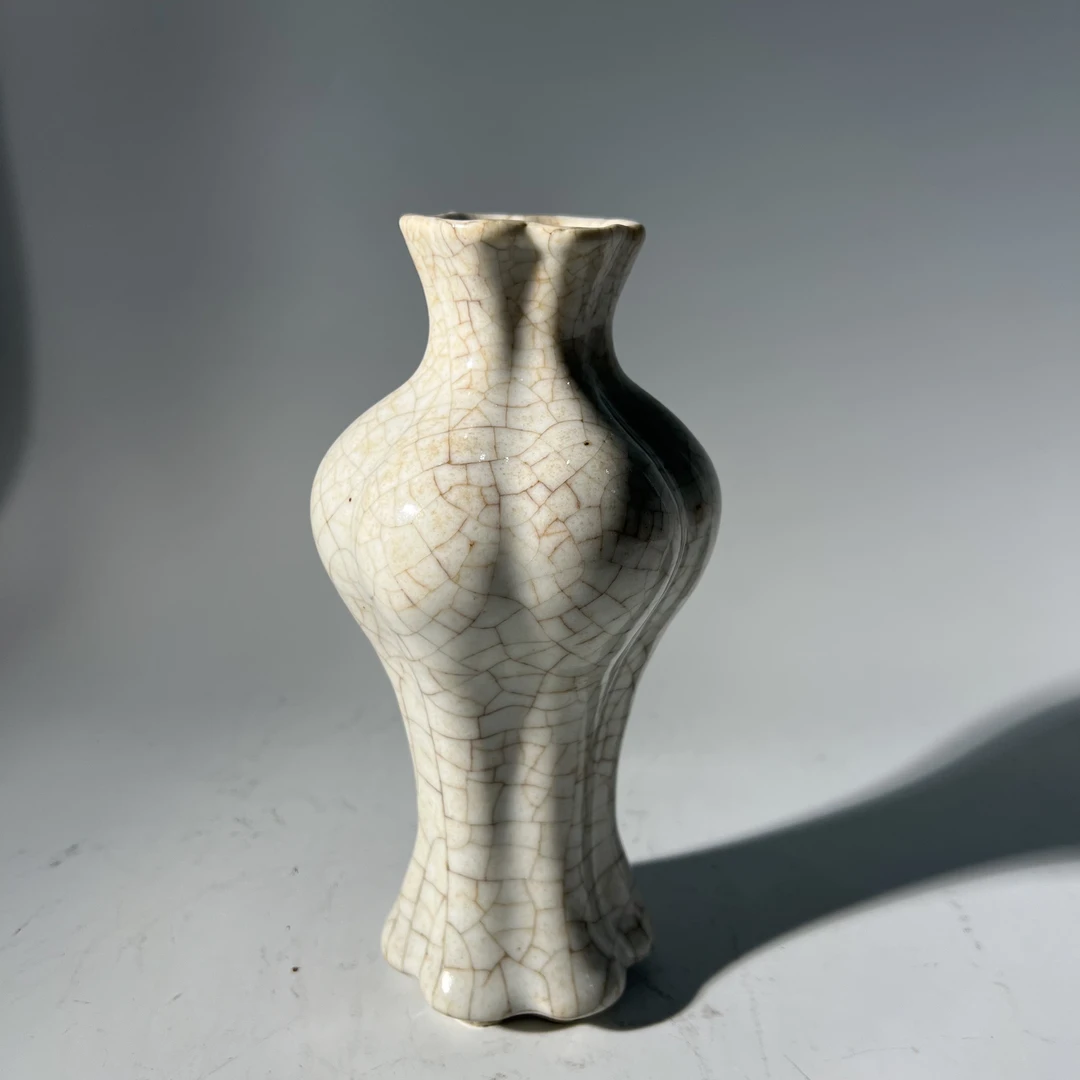 Q-清中期 仿哥釉海棠瓶 口径5.5 高度20.5