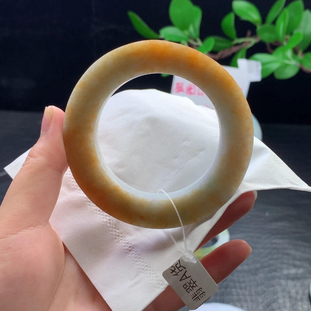 定制翡翠未镶嵌手镯