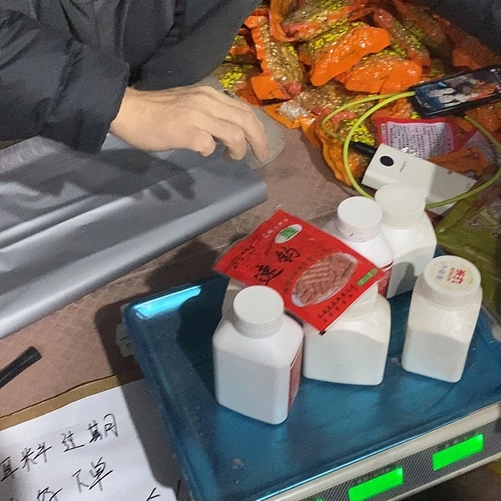 10号过期饵料一堆介意不拍