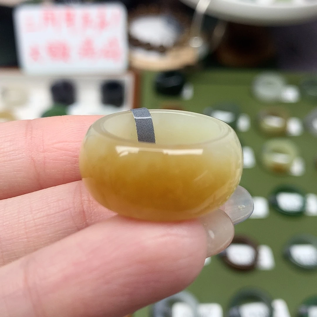 未镶嵌戒指和田玉
