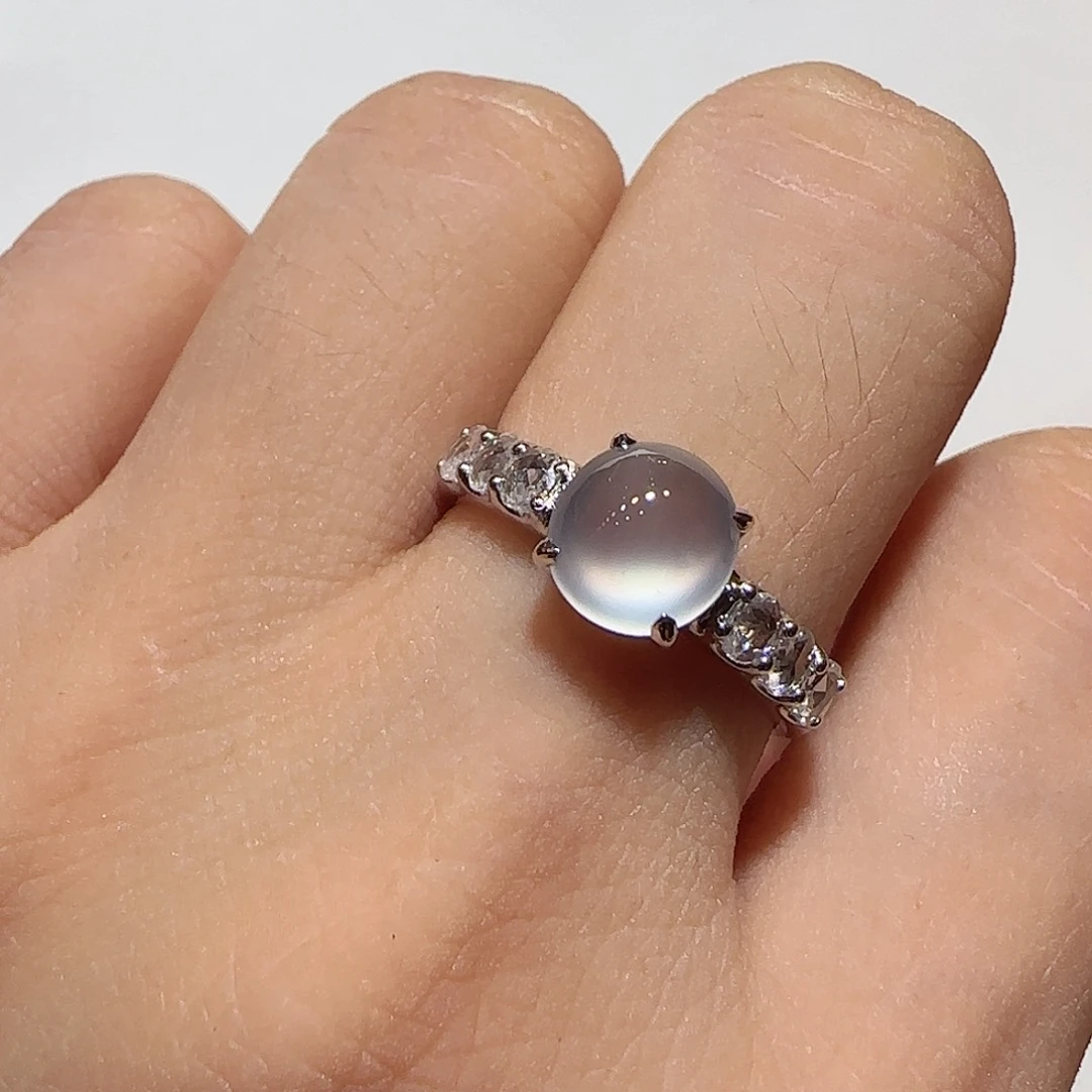 翡翠18K金镶嵌戒指蛋面