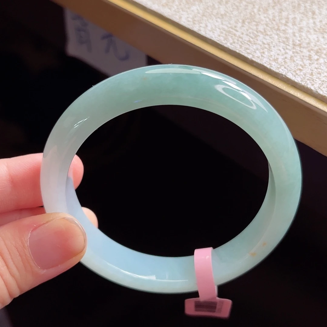 翡翠手镯未镶嵌手镯