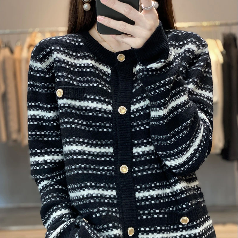 【时尚百搭】秋冬新款女单排扣V领长袖拼色羊毛开衫