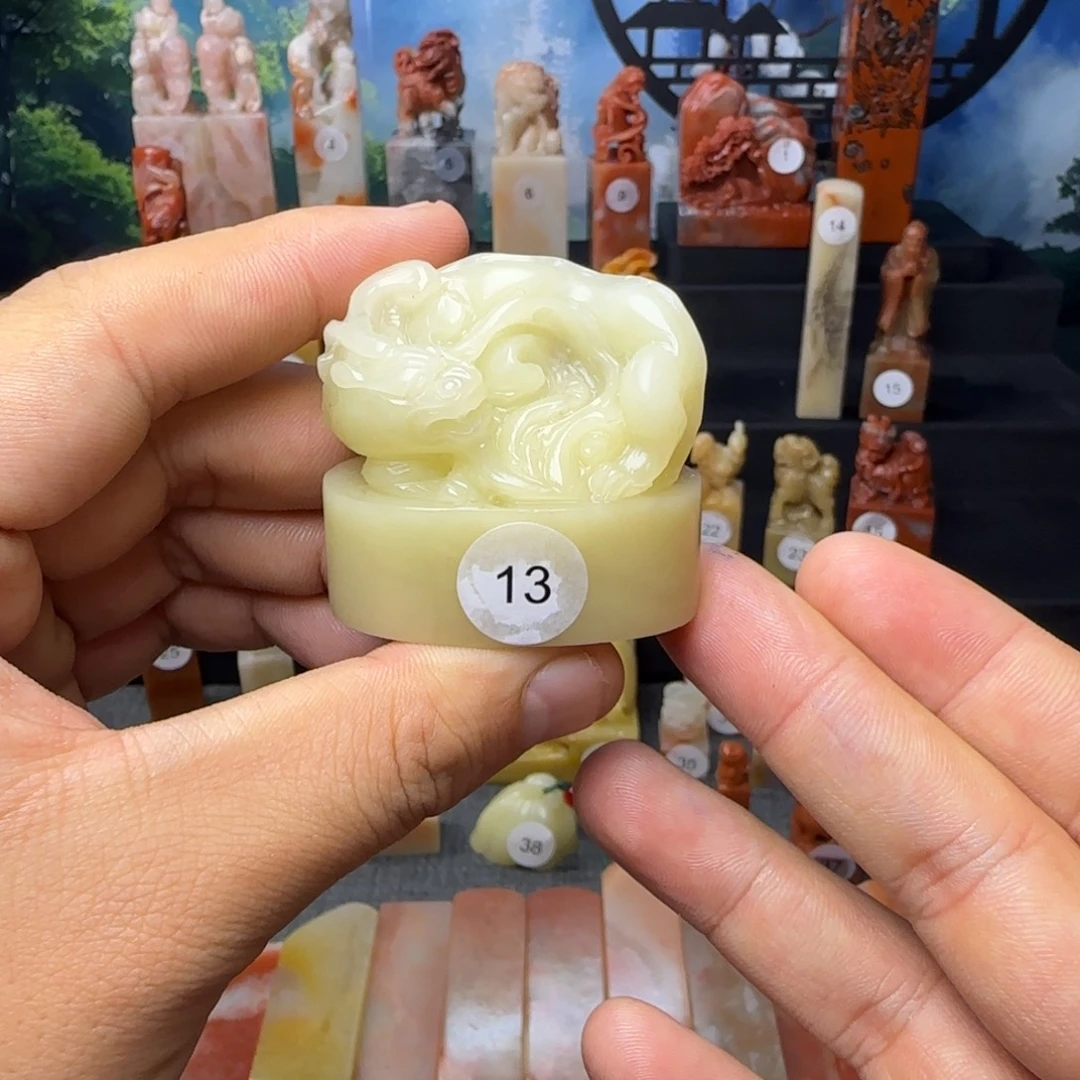 寿山石印石芙蓉螭虎，引首章