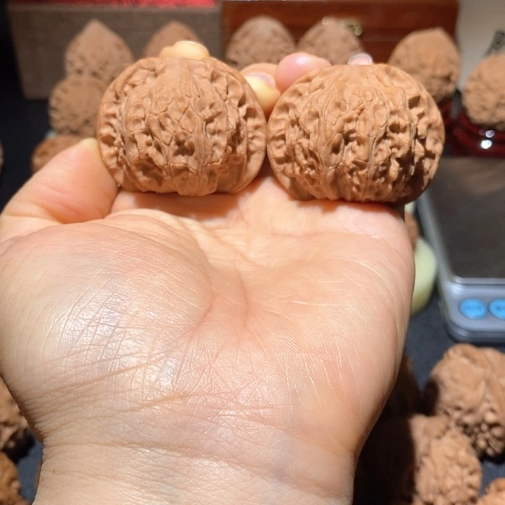 文玩核桃吊坠平顶狮子头44