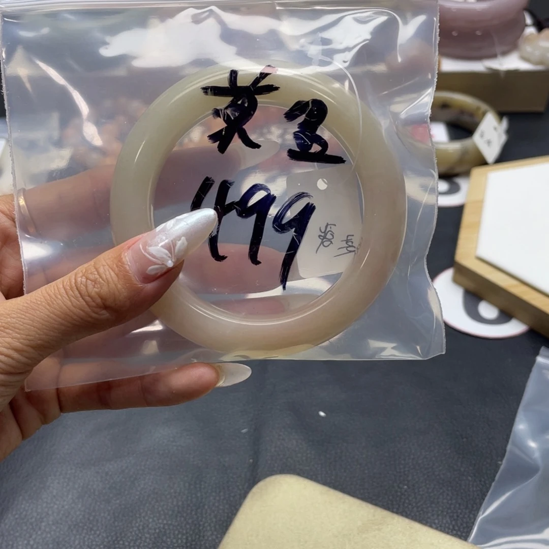 石英质玉手镯未镶嵌莫***姐