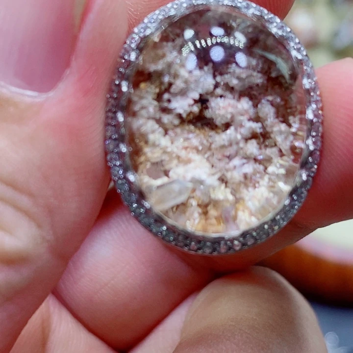 未镶嵌颈饰水晶糖****。水晶