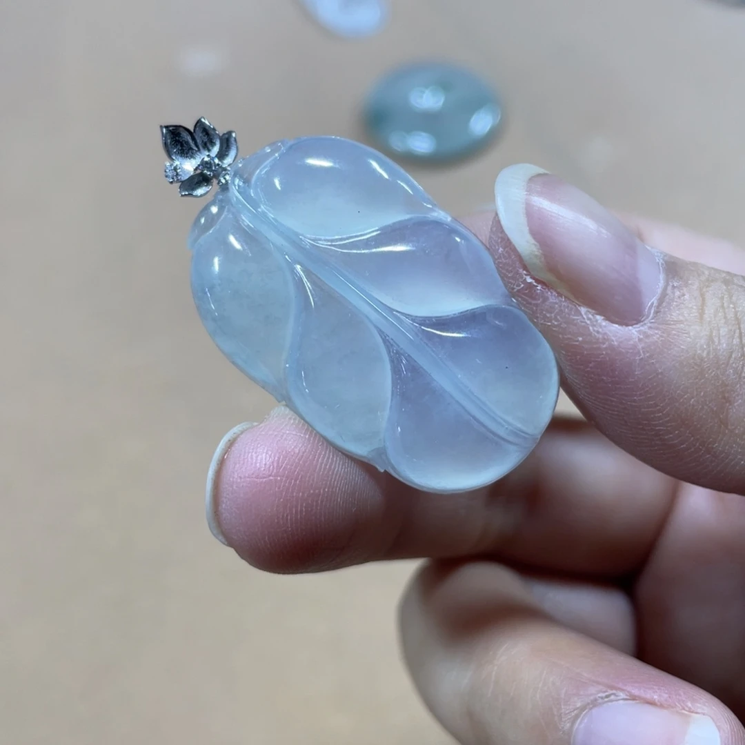 翡翠未镶嵌颈饰天然翡翠叶子裸石