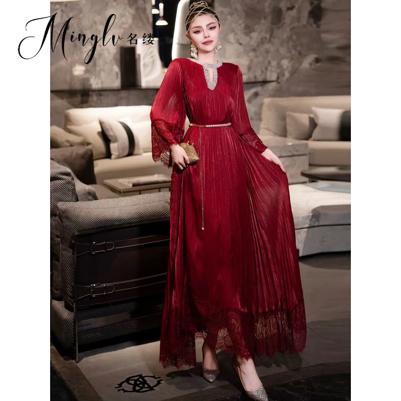名缕女装2025年秋季新款红色蕾丝拼接百褶长裙大尺码宽松钉珠洋装
