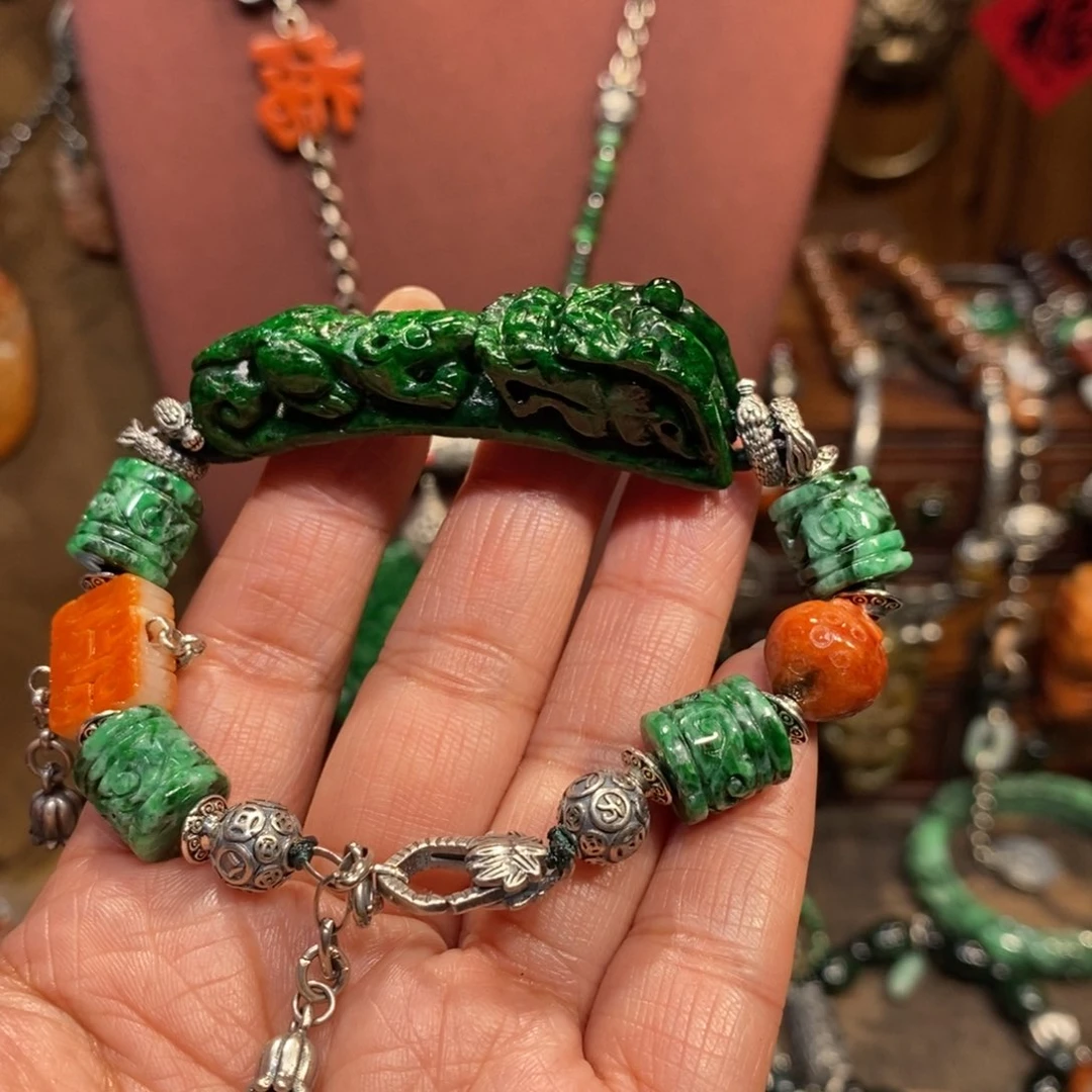 翡翠吊坠(赠链)未镶嵌